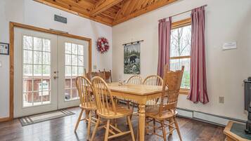House (3 Bedrooms) | Property amenity
