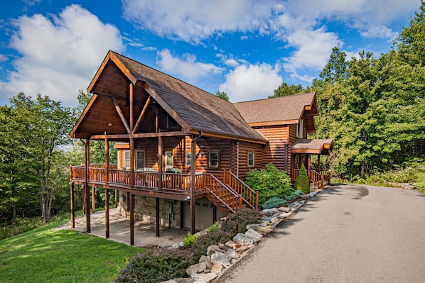 House (5 Bedrooms) | Front of property - Big Bear by Taylor Made Deep Creek (McHenry)