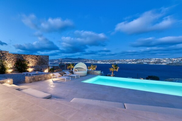 Villa | Outdoor pool