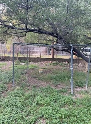 Property grounds - Green Broke Inn: Lower Unit (Graham)