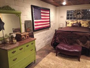 1 bedroom - Green Broke Inn: Lower Unit (Graham)