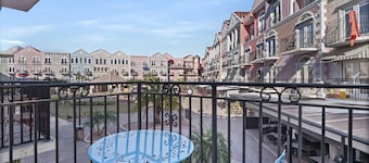 Experience European Charm: King Suite Condo with Balcony for Your Beach Getaway!