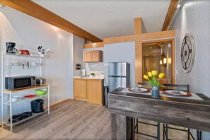 Frigorífic, microones, forn i placa de cuina 