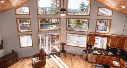 EDGEWATER ESCAPE- close to Village and Ski Resorts