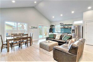 Interior - La Puerta Rosada~Private Heated Pool~Prime Location (Port Aransas)