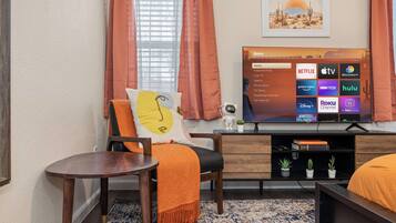 3 camere, una scrivania, ferro/asse da stiro, culla da viaggio