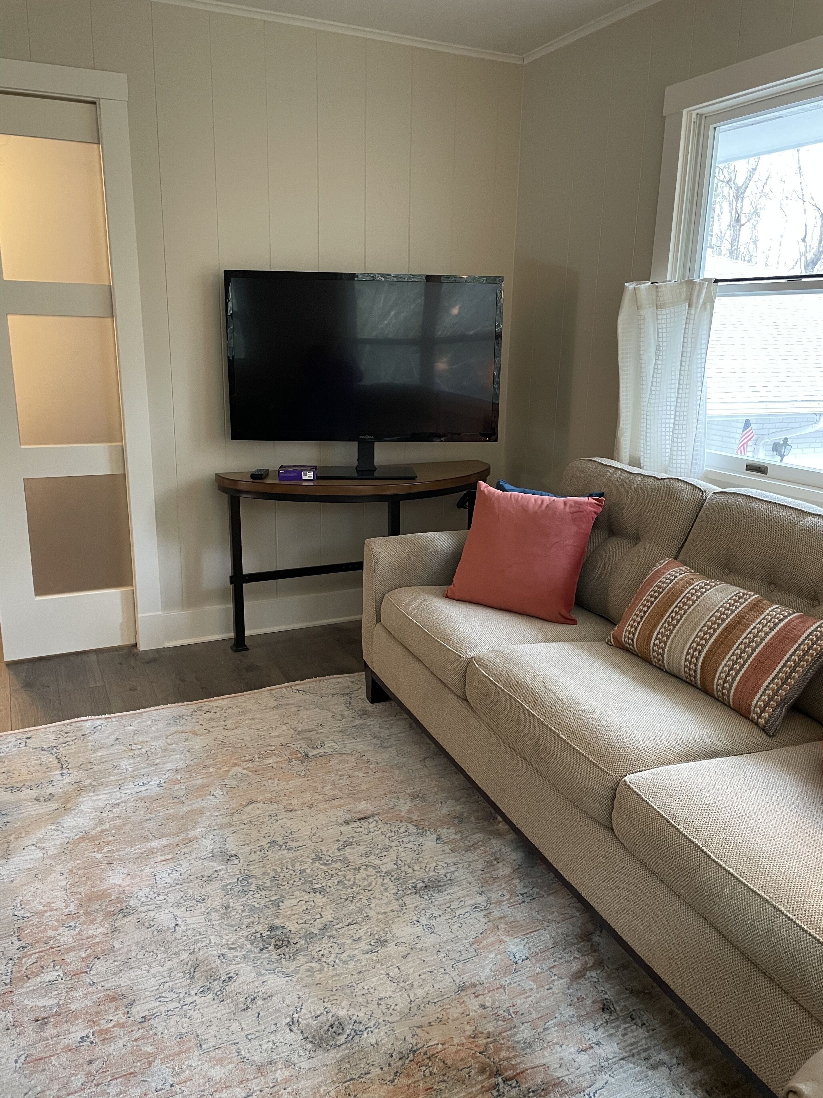 Fresh updated detached guest cottage 7 min to ntl. forest & downtown Brevard