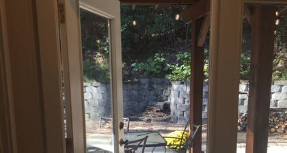 Fresh updated detached guest cottage 7 min to ntl. forest & downtown Brevard