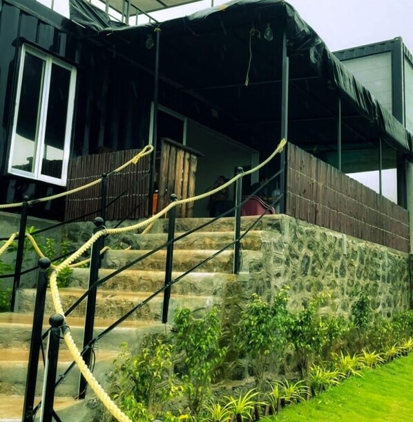 Unclassified image, 1 of 40, button