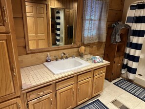 Combined shower/bathtub, towels, toilet paper