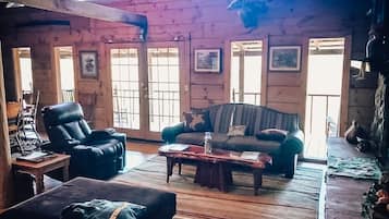 Smart TV, fireplace, table tennis