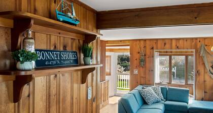 Beautiful Cozy Beach Cottage right across the street from Kelly Beach