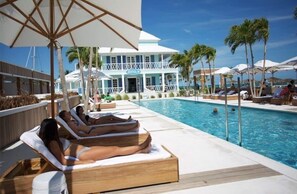 Pool - Townhouse 60 steps to the beach - Tennis - Pickleball - Sandpiper (Nassau)