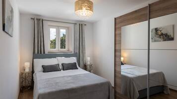 4 bedrooms, in-room safe, iron/ironing board, travel crib