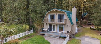 Lovely Home Private Hot Tub Fireplace WI-FI King Bed Hiking Fishing Ski resorts
