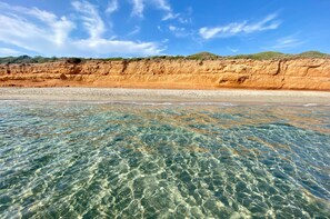 Una spiaggia nelle vicinanze