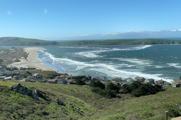 Farol views! From great room, decks and lower front bedrooms