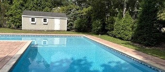 Cozy Hamptons get away, pool, minutes from beaches, shops, restaurants and more!