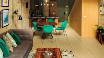 Loft design, 1 quarto, varanda | Área de estar | Smart TV 42 polegadas com canais digitais, TV