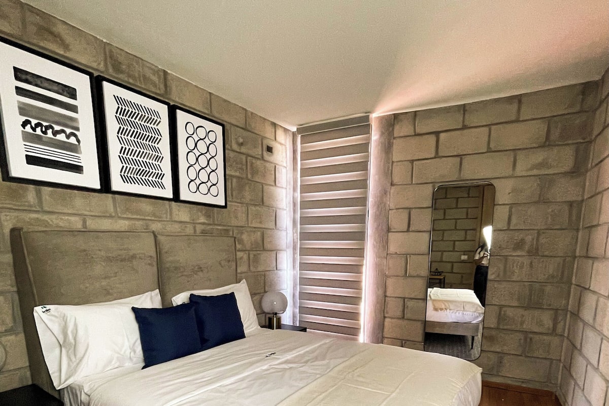 Design Studio Suite, 2 Bedrooms, 2 Bathrooms | 1 bedroom, premium bedding, down duvets, individually decorated