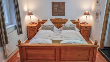 3 bedrooms, travel cot, free WiFi, bed sheets