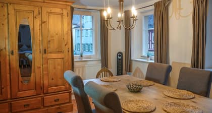 Large & Quiet 2-Level Home in Old City