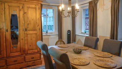 Large & Quiet 2-Level Home in Old City