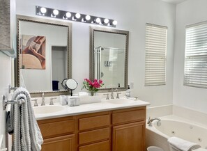 Bathtub, hair dryer, towels, soap - Desert Oasis Walking Distance to Coachella Festival Newly Renovated (Indio)