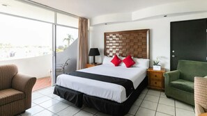 Muebles diferentes, wifi gratis y ropa de cama