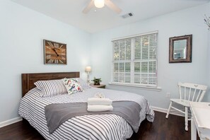 3 bedrooms, iron/ironing board, WiFi - Fast Ride to Stadium| Cozy 3BR ATL Duplex Side B (Atlanta)