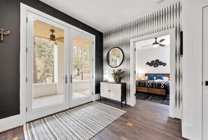 7 bedrooms, desk, iron/ironing board, WiFi