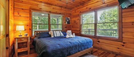 4 bedrooms, in-room safe, iron/ironing board, free WiFi