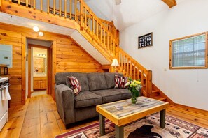 TV, fireplace, offices - Starlink Internet/Peaceful/Freewood/Hiking/Slps 4 (Ellijay)