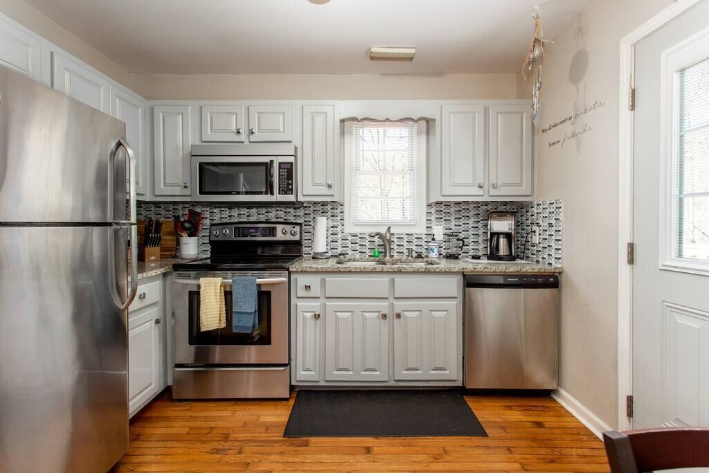 Massive deck/Rustic Retreat/Games/Grill/ Sleeps 7