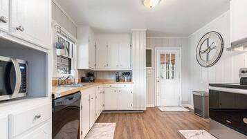 Frigorífic, microones, forn i placa de cuina