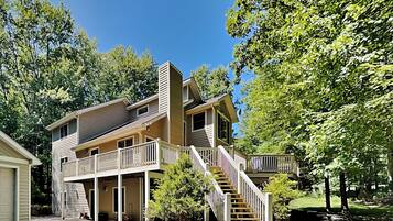 House (4 Bedrooms) | Exterior