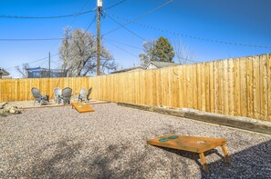 Outdoor dining - 3bdfamily Retreat Near COS Airport & Fort Carson (Colorado Springs)