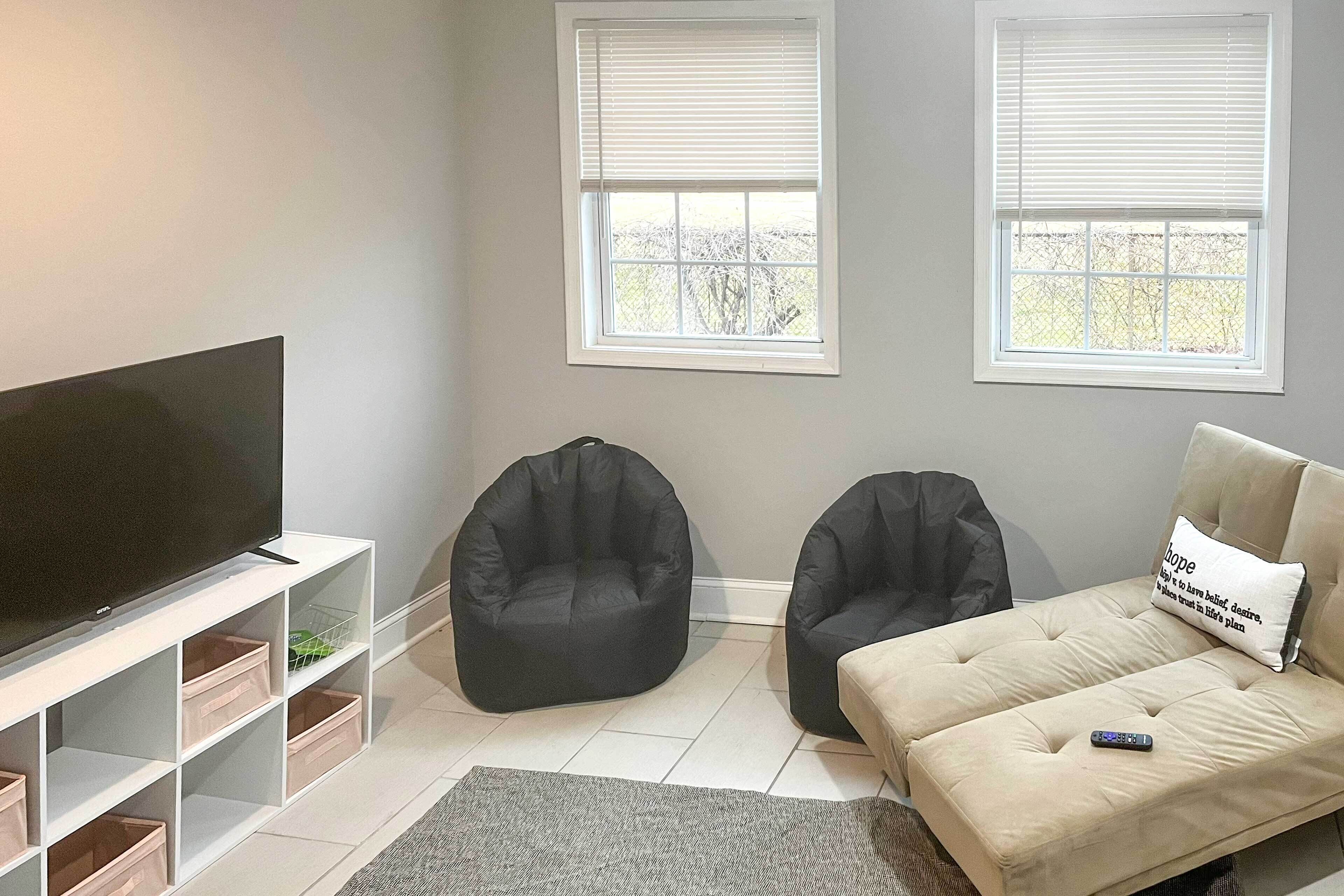 'Highlands Cottage' Upscale Getaway w/ Yard!