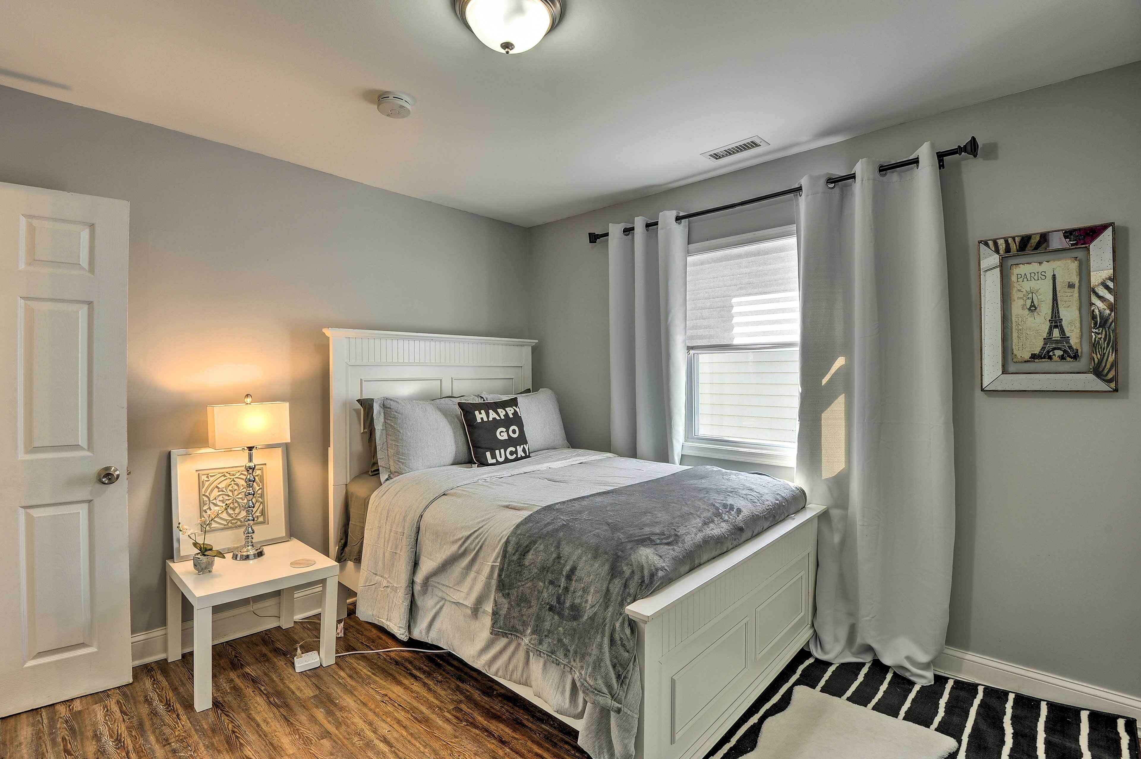 'Highlands Cottage' Upscale Getaway w/ Yard!