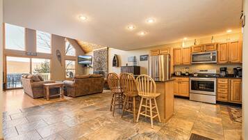 House (5 Bedrooms) | Property amenity