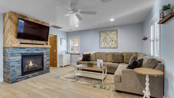 Smart TV, fireplace, stereo