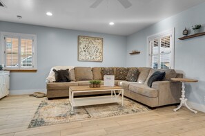 Smart TV, fireplace, stereo