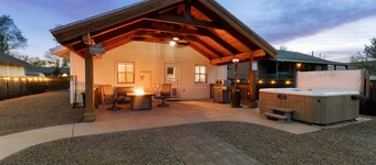 Walking distance from downtown - Close to local Lakes - Large backyard - Hot Tub