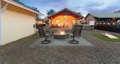 Walking distance from downtown - Close to local Lakes - Large backyard - Hot Tub