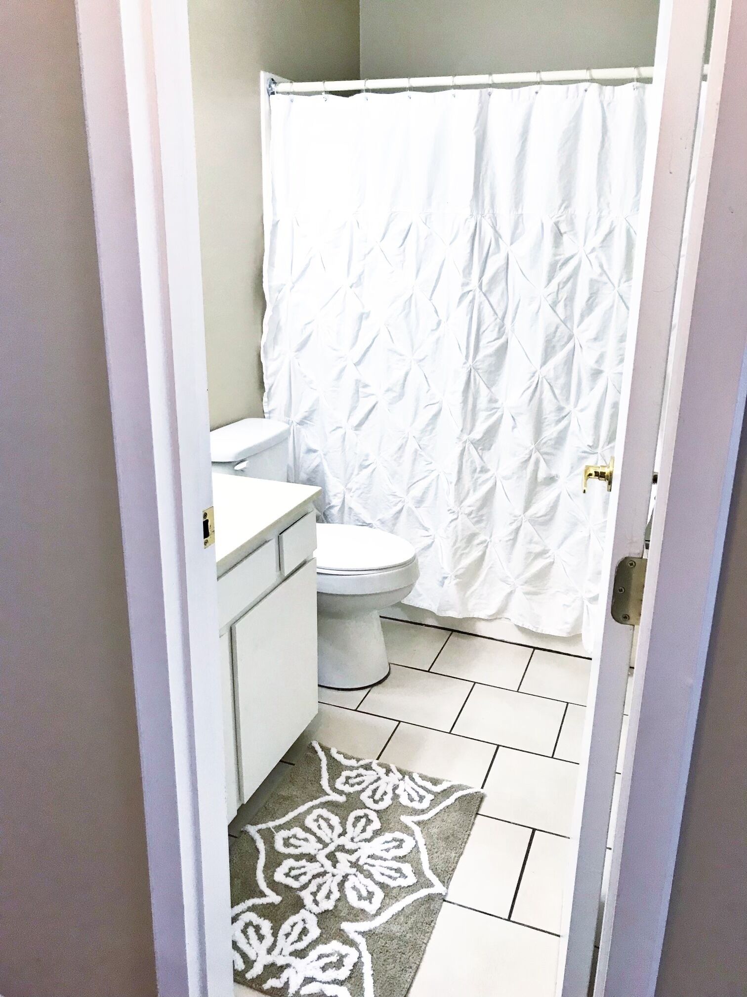Combined shower/bathtub