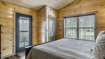 5 bedrooms, desk, iron/ironing board, free WiFi
