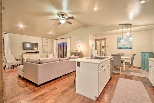 Townhome w/ Private Hot Tub, 8 Mi to Downtown