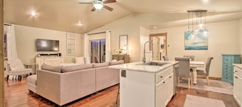 Townhome w/ Private Hot Tub, 8 Mi to Downtown