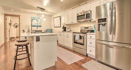 Townhome w/ Private Hot Tub, 8 Mi to Downtown