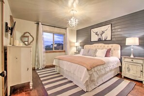 3 bedrooms, laptop workspace, iron/ironing board, travel crib